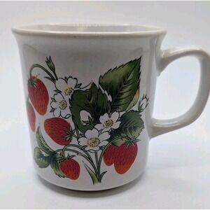 Vtg Strawberry Botanical Coffee Tea Mug White Red Made Japan Glaze‎ Flaw On Lip